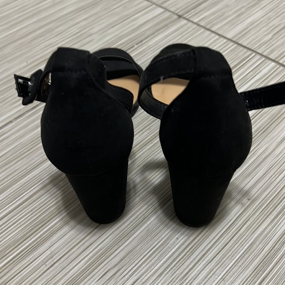 Black sandals, size 8, brand- le chateau - Picture 3 of 4